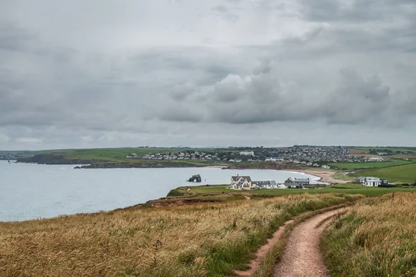 Panoramik görüş cıvata kuyruk doğru umut koyu ve Güney Batı sahil yolu, Devon, İngiltere