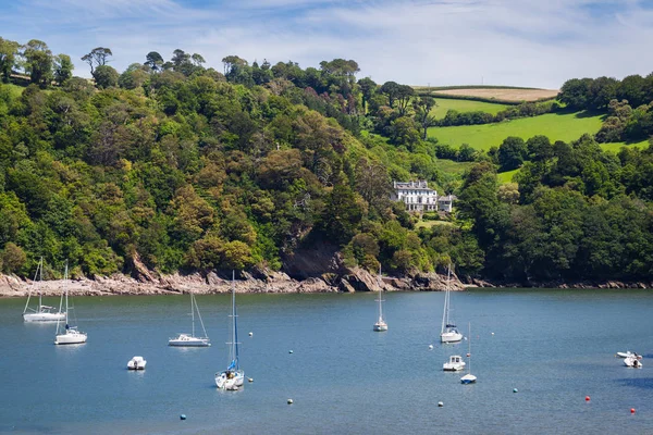 Dartmouth, Devon, İngiltere Dart nehir üzerinde yatlar