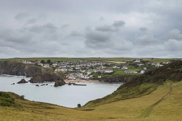 Panoramisch uitzicht vanaf bout staart naar Hope Cove en South West Coast Path, Devon, Engeland, Uk — Stockfoto