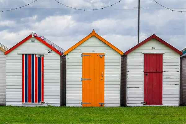 Cabanes de plage aux couleurs vives, Paignton, Devon, Angleterre — Photo