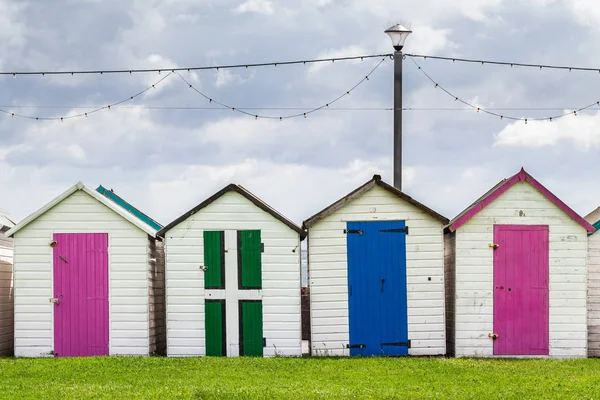 Cabanes de plage aux couleurs vives, Paignton, Devon, Angleterre — Photo