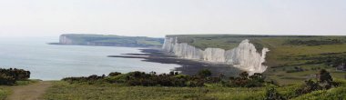 Beachy Head panoramik manzara yedi kız kardeş için. Bir tebeşir burun içinde East Sussex, İngiltere.