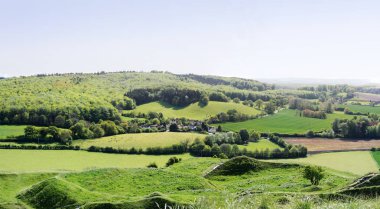 Cley tepeden panoramik alanlara ve çiftlikleri, Wiltshire, İngiltere.