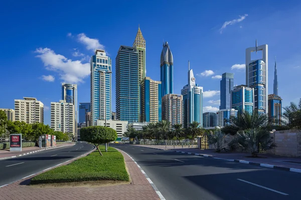 Dubai mali merkezi içinde gökdelenler görüntüleyin