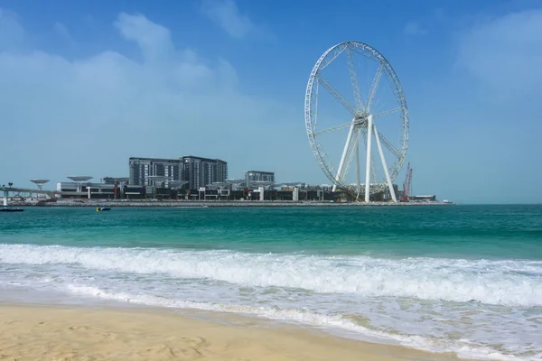 Ain Dubai dönme dolap yapım aşamasında, gündüz, Bluewater adaya Jbr sahil plaj görüntüleyin. Dubai, Birleşik Arap Emirlikleri.