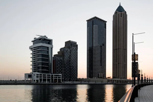 Günbatımı üzerinde Dubai Creek, Business bay akşam çıkabilir. Dubai, Birleşik Arap Emirlikleri