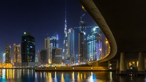 Vista Panorámica Bahía Negocios Zona Centro Dubái Reflejo Iluminación Nocturna — Vídeos de Stock