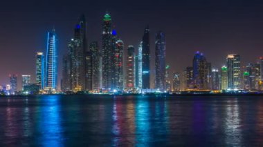Dubai Yat Limanı gece ışık aydınlatma Palm Jumeirah Körfez Panoraması 4 k zaman sukut Birleşik Arap Emirlikleri