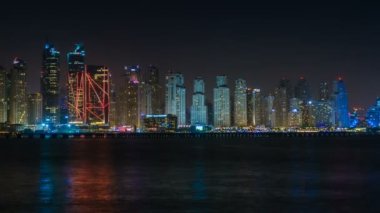 Dubai Yat Limanı gökdelenler, gece manzarası, doğal görünümünü göster Palm Jumeirah, zaman atlamalı, Birleşik Arap Emirlikleri.