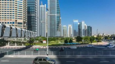 Yaya Köprüsü kuzey ve Güney tarafında Jumeirah Lakes Towers, trafik Al Sahel street, Jlt Park, zaman atlamalı, Dubai, Birleşik Arap Emirlikleri bağlama