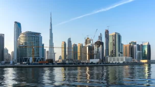 Panoramatický pohled obchodní záliv a centrum města a oblasti Dubaj, Spojené arabské emiráty — Stock video