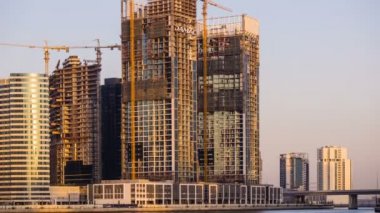Günbatımı zamanı Timelapse Business Bay, merkezi iş bölgesine yapım aşamasında Dubai, Birleşik Arap Emirlikleri