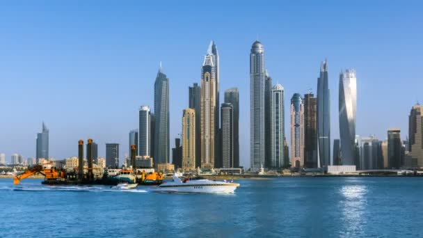Hermosa vista de Dubai Marina rascacielos, la hora de la puesta del sol, Vista desde Palm Jumeirah, timelapse, Dubai, Emiratos Árabes Unidos . — Vídeos de Stock