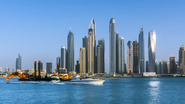 Bela vista dos arranha-céus da Marina do Dubai, hora do pôr-do-sol, vista de Palm Jumeirah, timelapse, Dubai, Emirados Árabes Unidos . — Vídeo de Stock