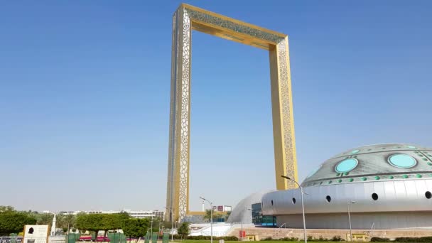 Dubai Frame, parque público urbano situado en el distrito de Zabeel de Dubai, Emiratos Árabes Unidos — Vídeos de Stock