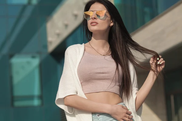 Modern young woman in sunglasses — Stock Photo, Image