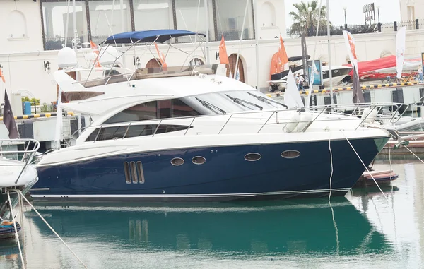 Luxury speed yacht. Concept of rich life. — Stock Photo, Image