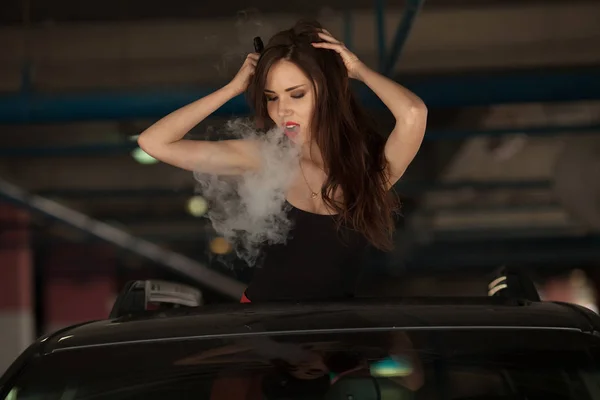 Mujer sexy fumar — Foto de Stock