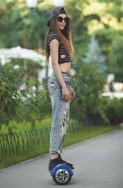 Fit woman riding hoverboard — Stock Photo, Image