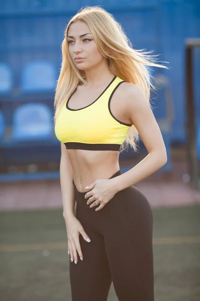Fitness Lifestyle Concept Beautiiful Lachende Vrouw Doen Buiten Sport — Stockfoto