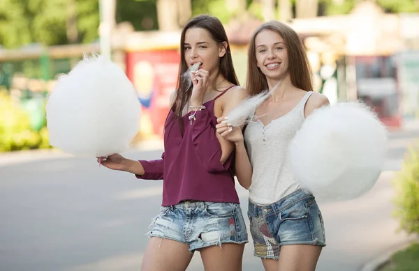 Twee Meisjes Met Plezier Buiten Beste Vrienden — Stockfoto