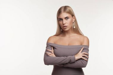 Kadın kılığında stüdyo portre kavramı