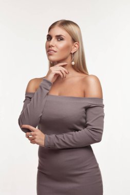 Kadın kılığında stüdyo portre kavramı