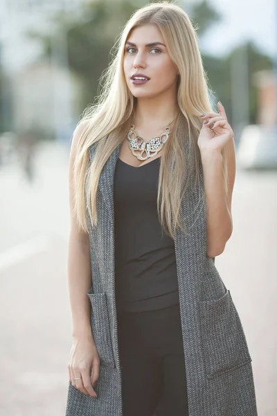 Portrait Young Smiling Beautiful Woman — Stock Photo, Image