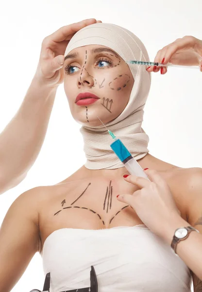 Kobieta Dostaje Kosmetycznych Wtrysku Piękne Kobiety Operacji Plastycznej Obandażowaną Twarz — Zdjęcie stockowe