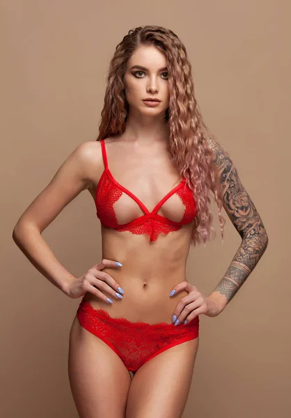 Portrét Mladá Krásná Sexy Tetovaný Žena Stylový Make Tetování Přizpůsobit — Stock fotografie