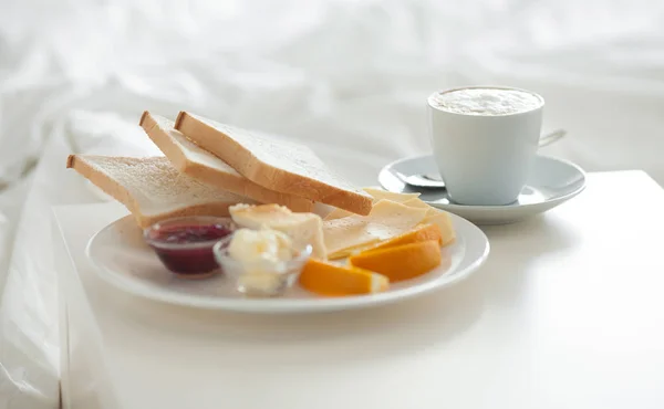 Сніданок Ліжку Готельному Номері Проживання — стокове фото