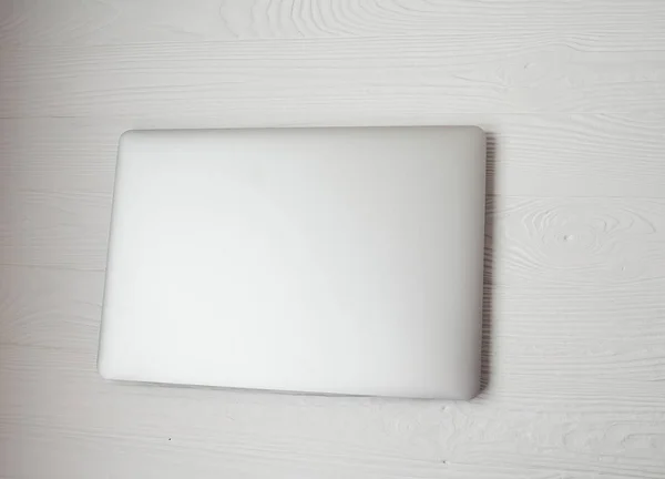 Ahşap Arka Plan Üstünde Laptop Üstten Görünüm Metin Için Boş — Stok fotoğraf