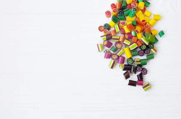 Barevné Lízátka Cukrové Tyčinky Sladké Bonbóny Mix Dřevěném Pozadí — Stock fotografie