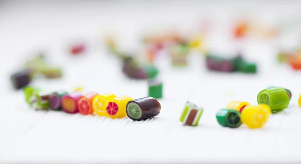 Coloridas Piruletas Bastones Caramelo Dulces Caramelos Mezclan Sobre Fondo Madera —  Fotos de Stock