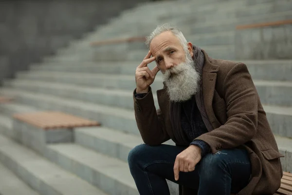 Portrait Handsome Mature Man Outdoors Old Man Grey Beard Fashion — ストック写真