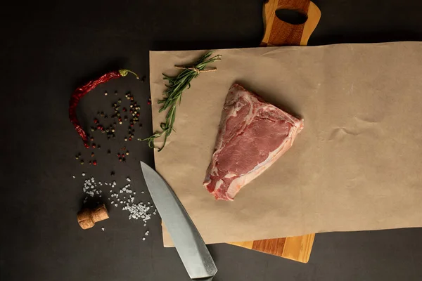 Nyers Steak Barbecue Bordaszem Steak Vagy Rump Steak Rusztikus Asztalon — Stock Fotó