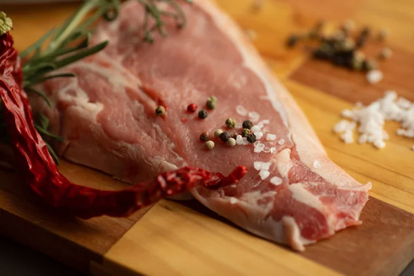 Nyers Steak Barbecue Bordaszem Steak Vagy Rump Steak Rusztikus Asztalon — Stock Fotó