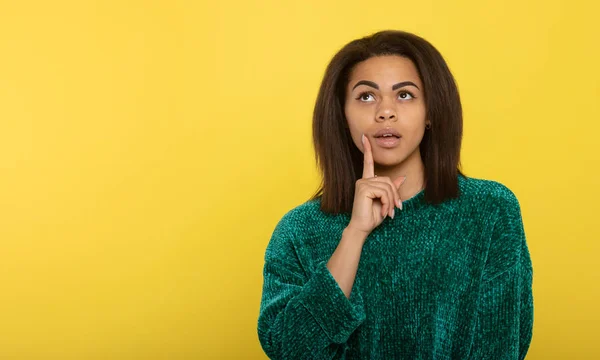 Portrait Beautiful Young African Woman Smiling Thinking Yellow Background — Stock Photo, Image