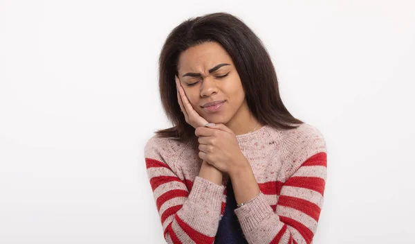 Beautiful Dark Skinned Girl Strong Tooth Ache White Background — Stock Photo, Image