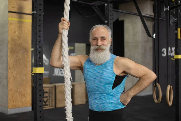 Skägg Senior Man Tränar Med Rep Gymmet Fysisk Aktivitet Och — Stockfoto