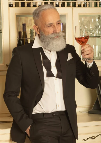 Elegant Bearded Senior Gentleman Proposing Toast Glass Rose Wine Looking — Stock Photo, Image
