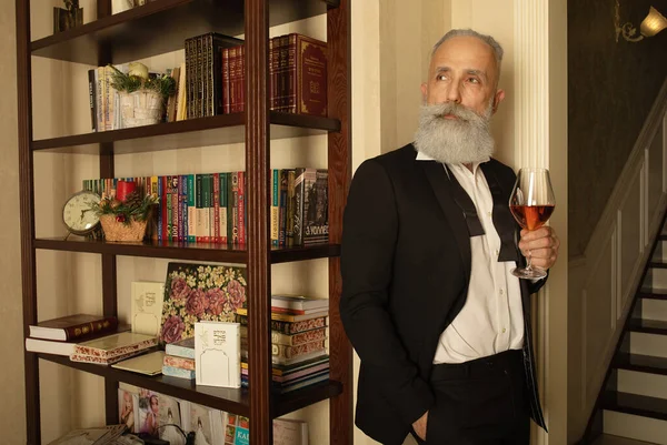 Elegant Bearded Senior Gentleman Proposing Toast Glass Rose Wine Looking — 스톡 사진