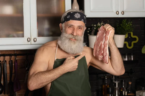 Baard Volwassen Man Met Een Rauw Rundvlees — Stockfoto