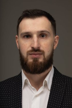 İş Konsepti - Portre Yakışıklı Sakallı İş Adamı