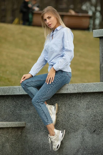 Portrait Beautiful Young Caucasian Woman Outdoor — Stock Photo, Image