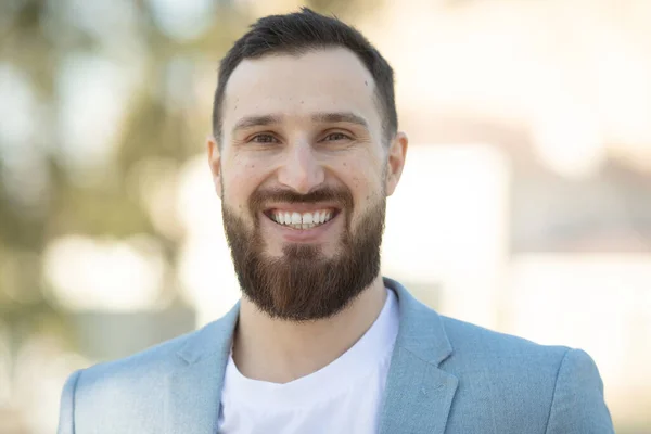 Guay Chico Guapo Con Barba Sonriendo — Foto de Stock