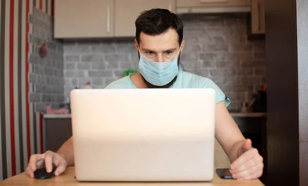 Koruyucu Maskeli Sakallı Bir Adam Karantina Koronavirüs Kovid Enfeksiyon Salgınıyla — Stok fotoğraf