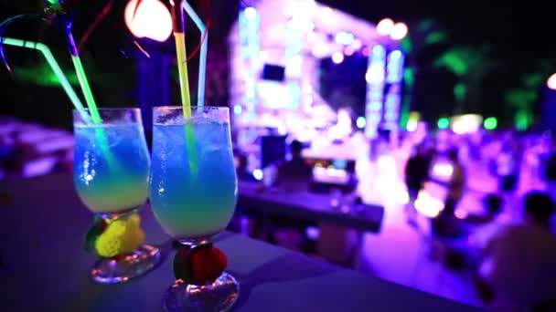 Night club background with coctail glass — Stock Video