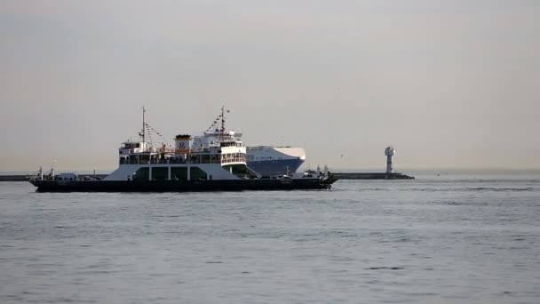 Tráfico marítimo en el mar — Vídeos de Stock