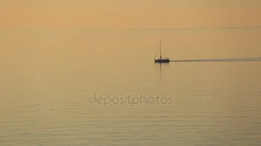 gün batımında sailship